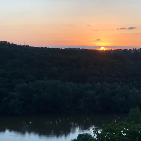 - A - Vyhlidka Nad Rekou Zdiby